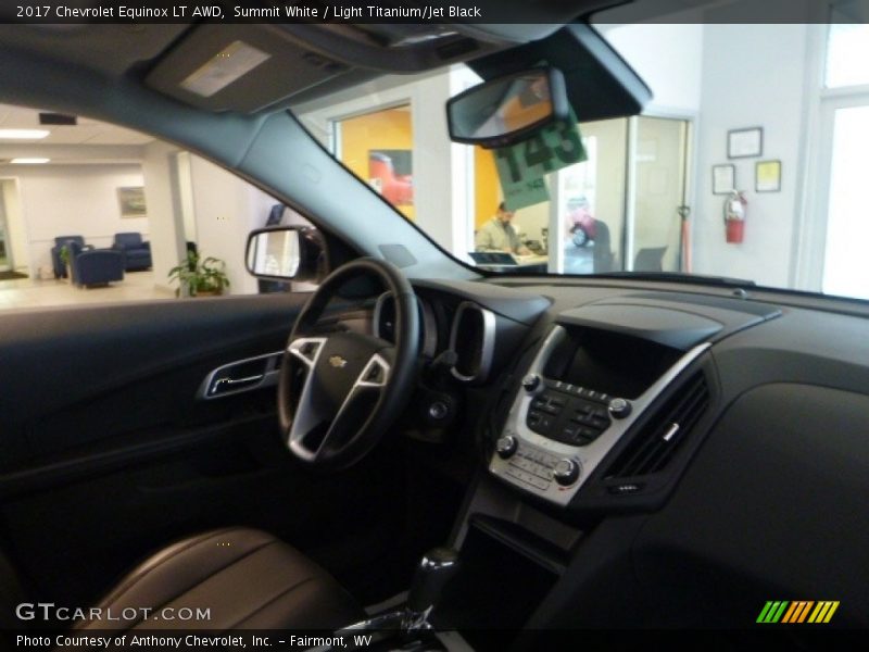 Summit White / Light Titanium/Jet Black 2017 Chevrolet Equinox LT AWD