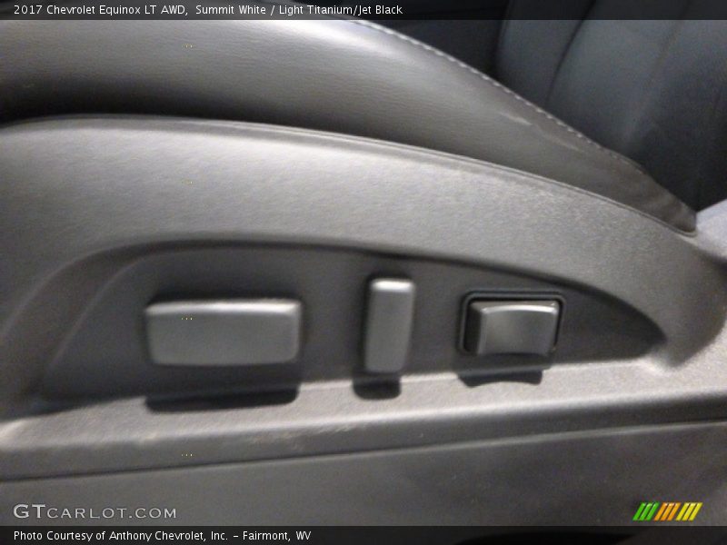 Summit White / Light Titanium/Jet Black 2017 Chevrolet Equinox LT AWD
