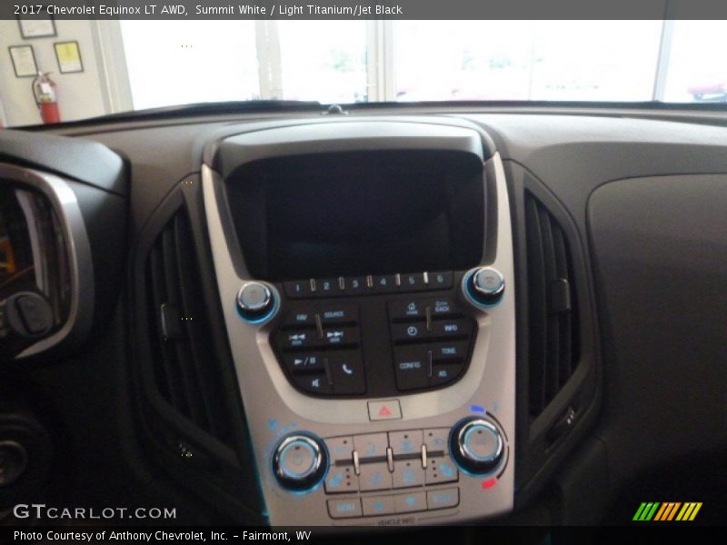 Summit White / Light Titanium/Jet Black 2017 Chevrolet Equinox LT AWD