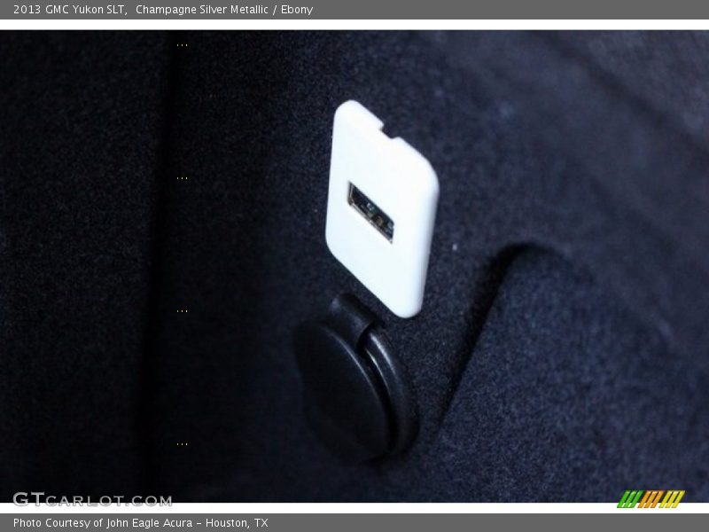 Champagne Silver Metallic / Ebony 2013 GMC Yukon SLT