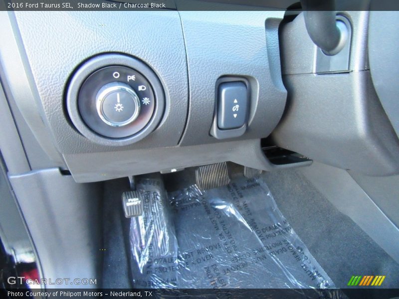 Shadow Black / Charcoal Black 2016 Ford Taurus SEL