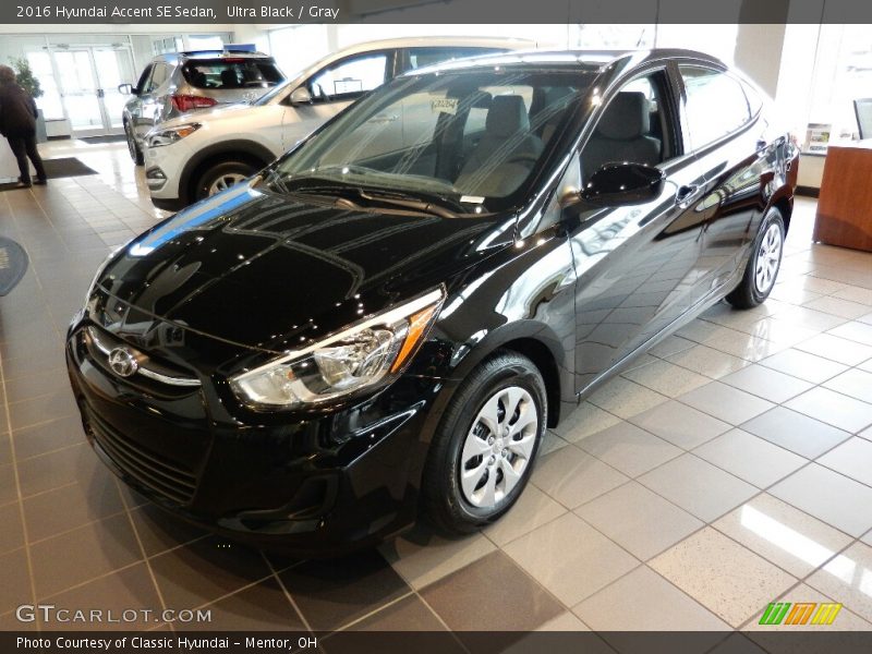 Ultra Black / Gray 2016 Hyundai Accent SE Sedan