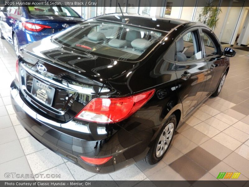 Ultra Black / Gray 2016 Hyundai Accent SE Sedan