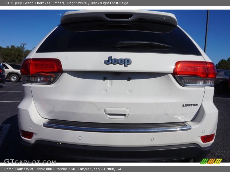 Bright White / Black/Light Frost Beige 2016 Jeep Grand Cherokee Limited