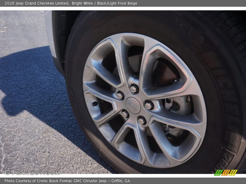 Bright White / Black/Light Frost Beige 2016 Jeep Grand Cherokee Limited