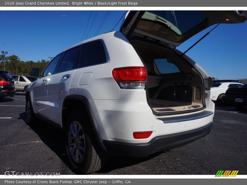 Bright White / Black/Light Frost Beige 2016 Jeep Grand Cherokee Limited