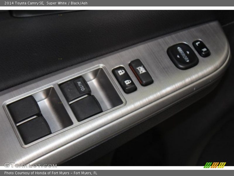 Super White / Black/Ash 2014 Toyota Camry SE