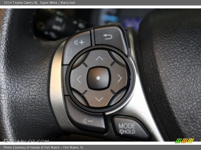 Super White / Black/Ash 2014 Toyota Camry SE