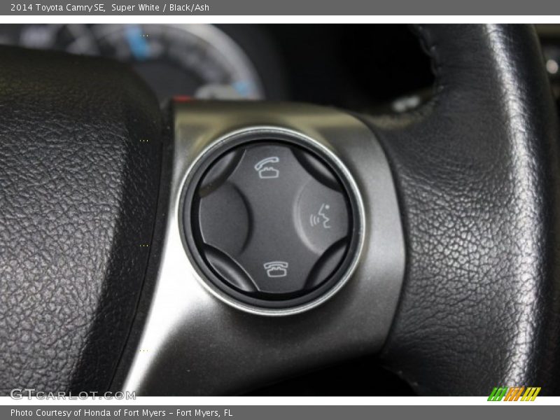 Super White / Black/Ash 2014 Toyota Camry SE