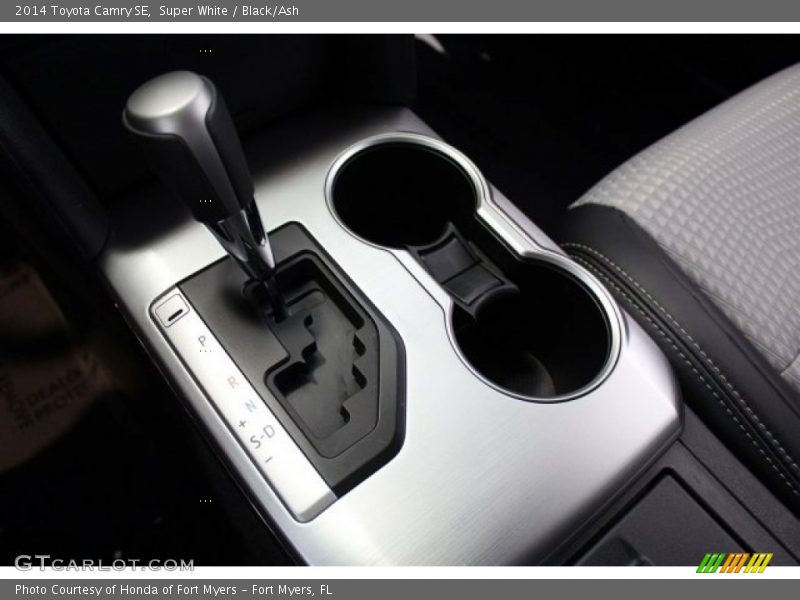 Super White / Black/Ash 2014 Toyota Camry SE