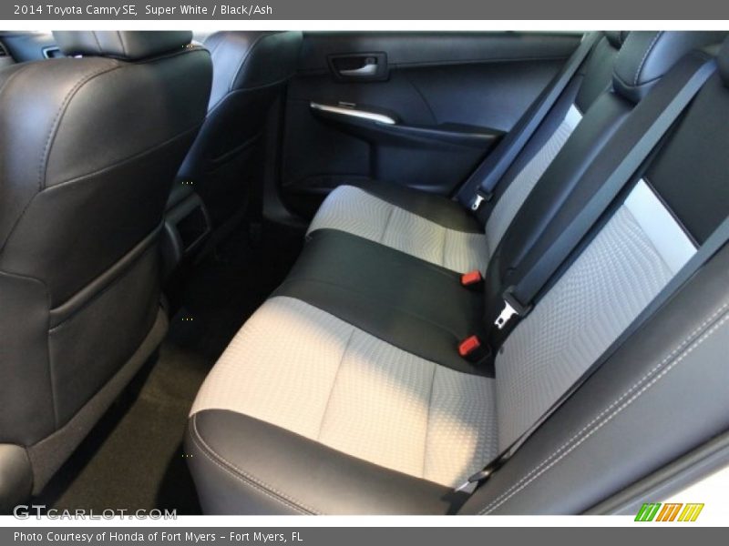 Super White / Black/Ash 2014 Toyota Camry SE