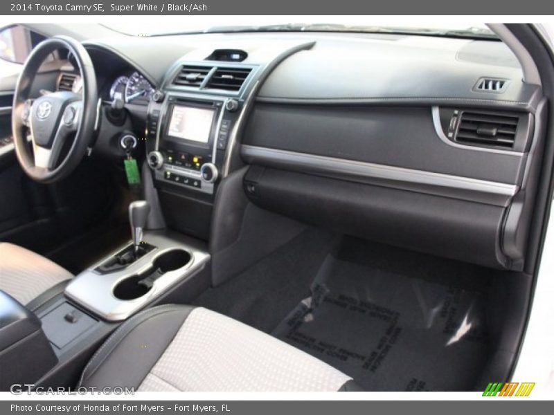 Super White / Black/Ash 2014 Toyota Camry SE