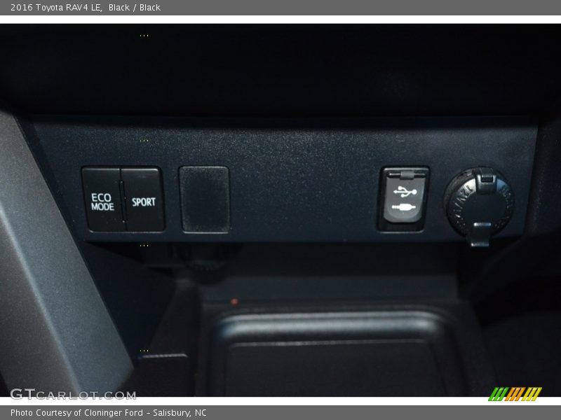 Black / Black 2016 Toyota RAV4 LE
