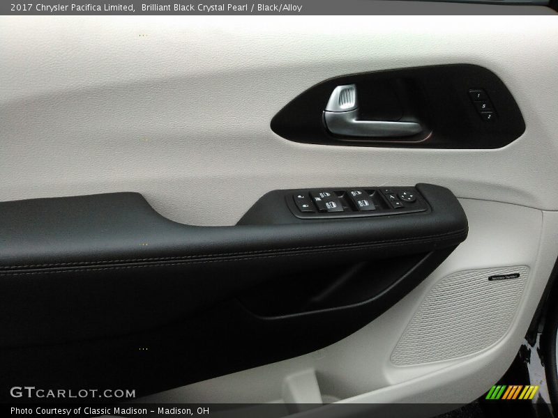 Brilliant Black Crystal Pearl / Black/Alloy 2017 Chrysler Pacifica Limited