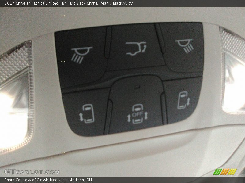 Brilliant Black Crystal Pearl / Black/Alloy 2017 Chrysler Pacifica Limited