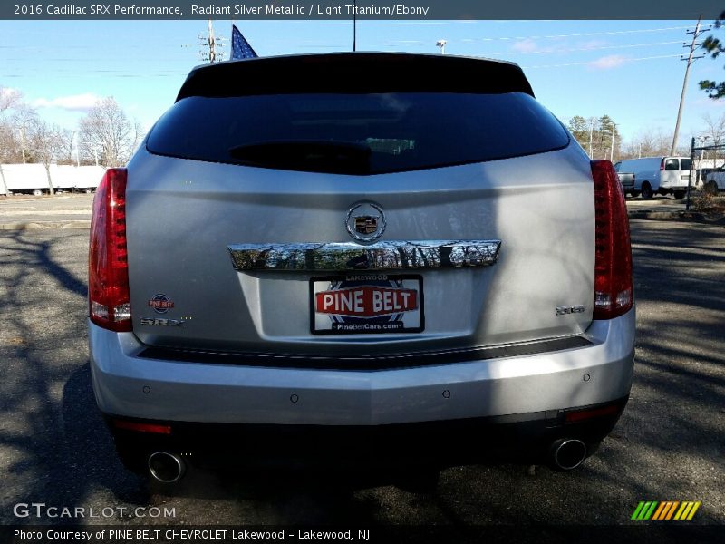 Radiant Silver Metallic / Light Titanium/Ebony 2016 Cadillac SRX Performance