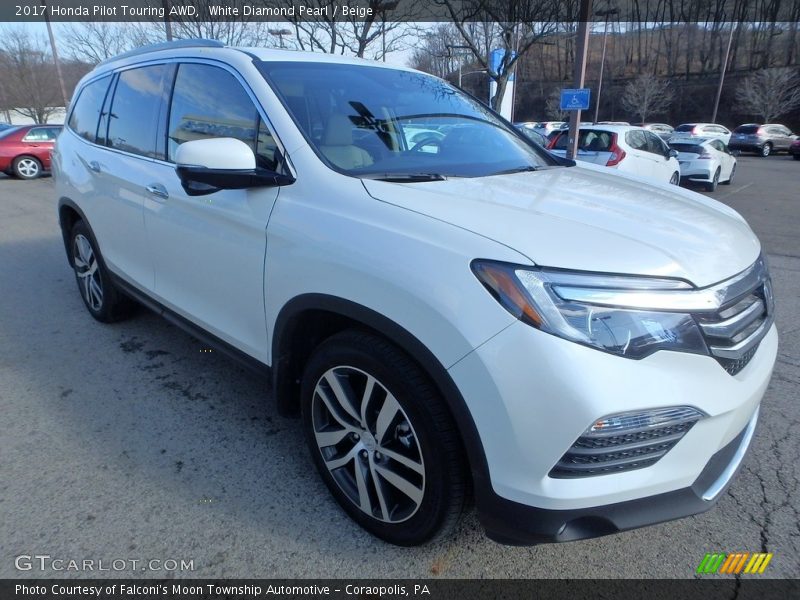 Front 3/4 View of 2017 Pilot Touring AWD