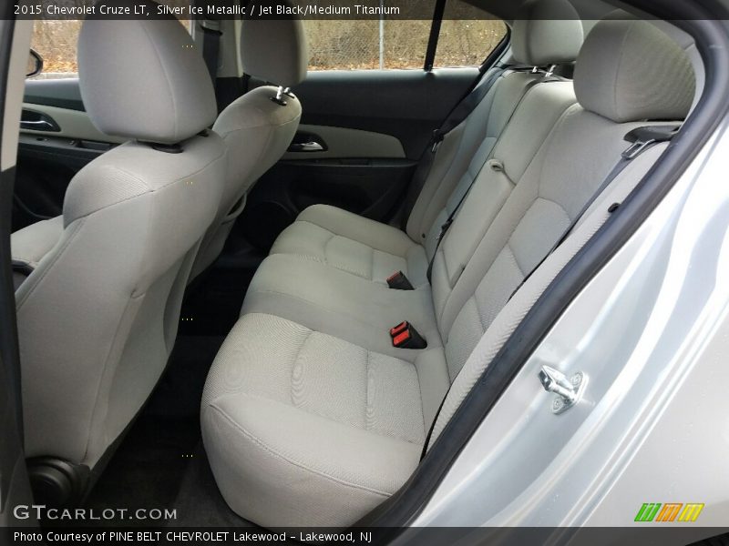 Silver Ice Metallic / Jet Black/Medium Titanium 2015 Chevrolet Cruze LT