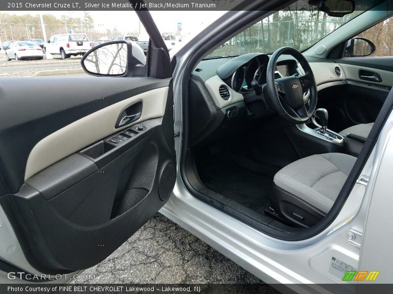 Silver Ice Metallic / Jet Black/Medium Titanium 2015 Chevrolet Cruze LT