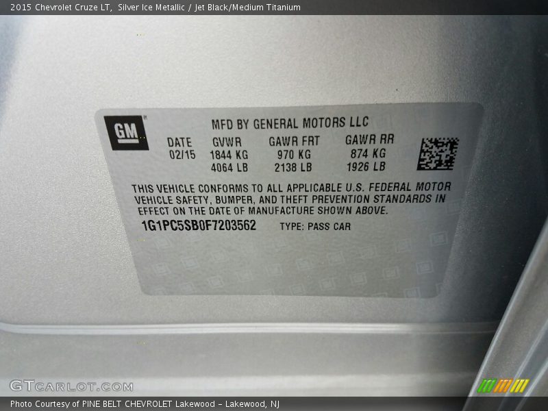 Silver Ice Metallic / Jet Black/Medium Titanium 2015 Chevrolet Cruze LT