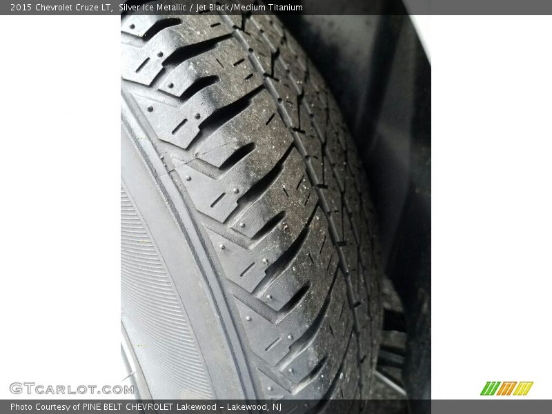 Silver Ice Metallic / Jet Black/Medium Titanium 2015 Chevrolet Cruze LT