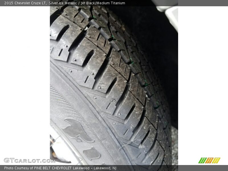 Silver Ice Metallic / Jet Black/Medium Titanium 2015 Chevrolet Cruze LT