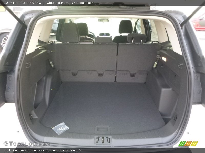 White Platinum / Charcoal Black 2017 Ford Escape SE 4WD