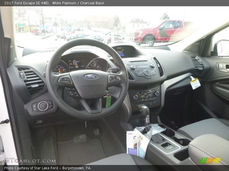 White Platinum / Charcoal Black 2017 Ford Escape SE 4WD
