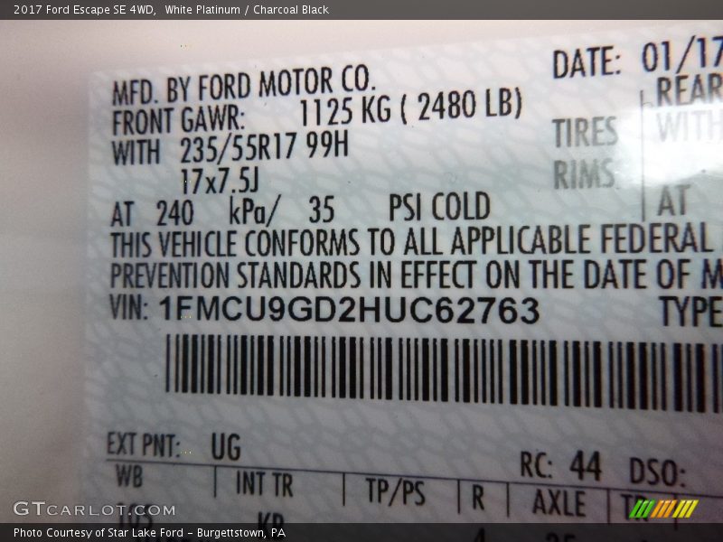 White Platinum / Charcoal Black 2017 Ford Escape SE 4WD