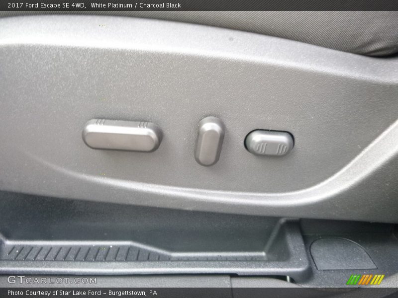 White Platinum / Charcoal Black 2017 Ford Escape SE 4WD