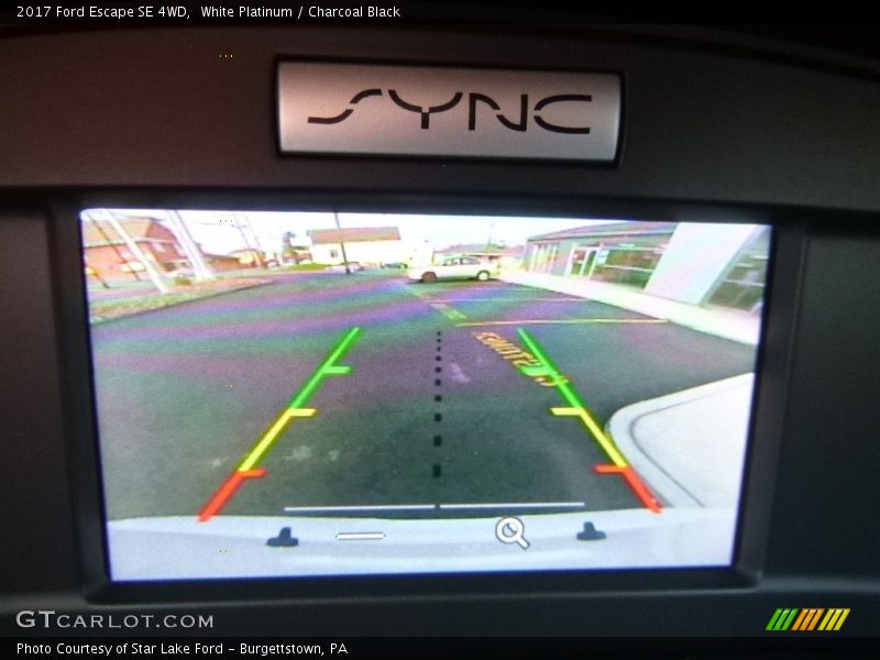 White Platinum / Charcoal Black 2017 Ford Escape SE 4WD