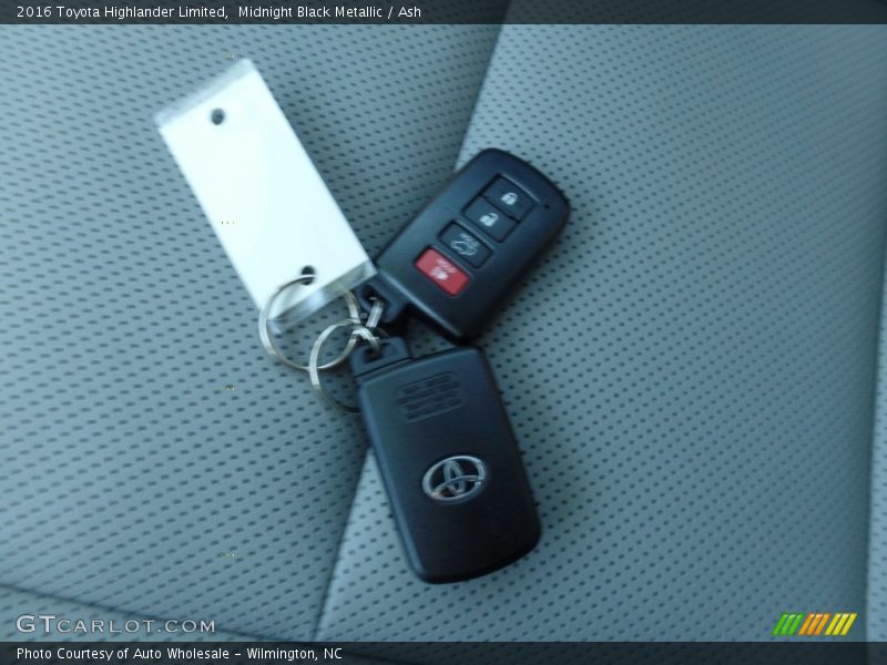 Midnight Black Metallic / Ash 2016 Toyota Highlander Limited