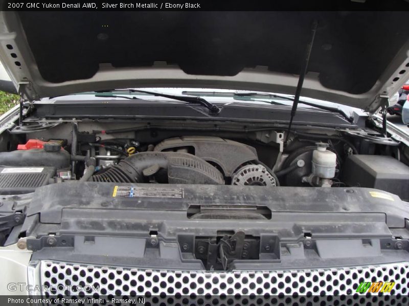 Silver Birch Metallic / Ebony Black 2007 GMC Yukon Denali AWD