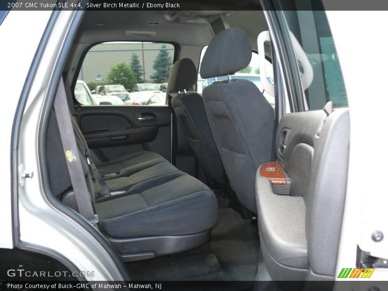 Silver Birch Metallic / Ebony Black 2007 GMC Yukon SLE 4x4