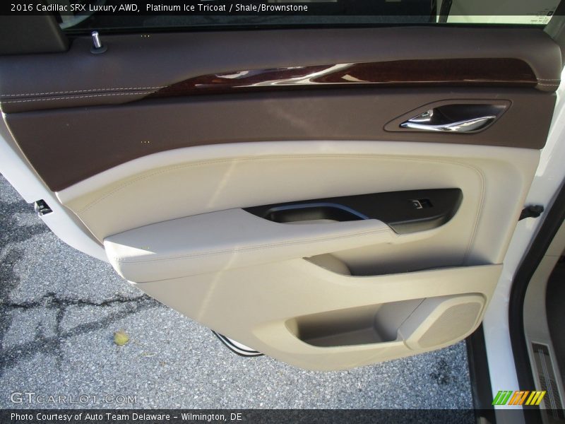 Platinum Ice Tricoat / Shale/Brownstone 2016 Cadillac SRX Luxury AWD