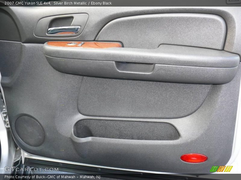 Silver Birch Metallic / Ebony Black 2007 GMC Yukon SLE 4x4