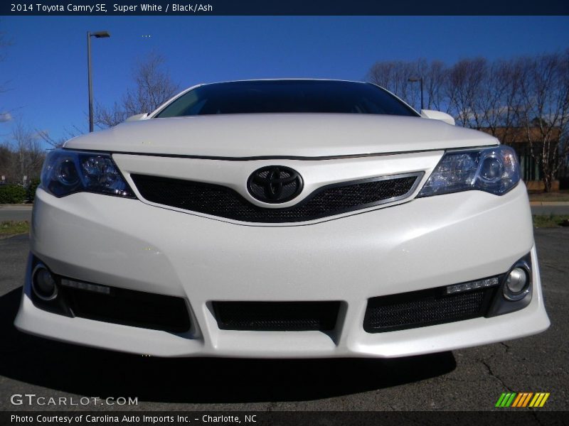 Super White / Black/Ash 2014 Toyota Camry SE