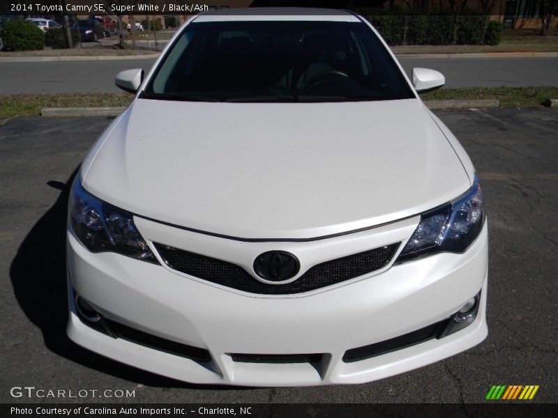 Super White / Black/Ash 2014 Toyota Camry SE