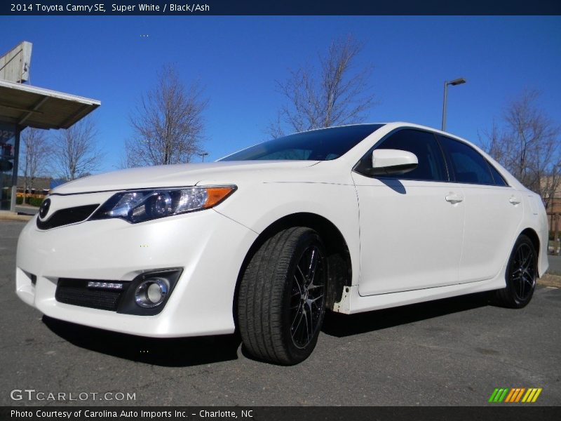Super White / Black/Ash 2014 Toyota Camry SE
