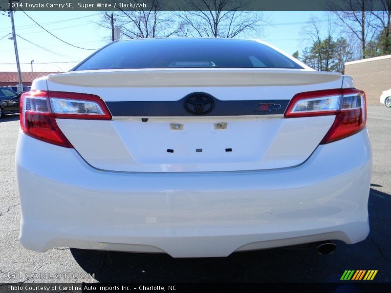 Super White / Black/Ash 2014 Toyota Camry SE