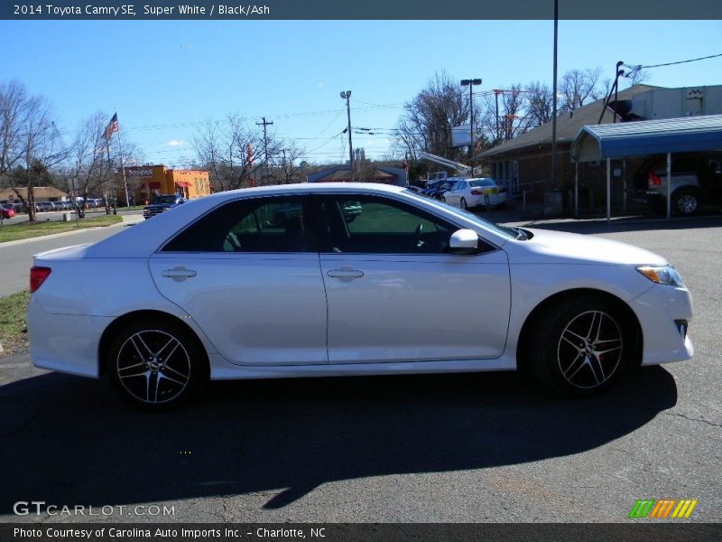 Super White / Black/Ash 2014 Toyota Camry SE