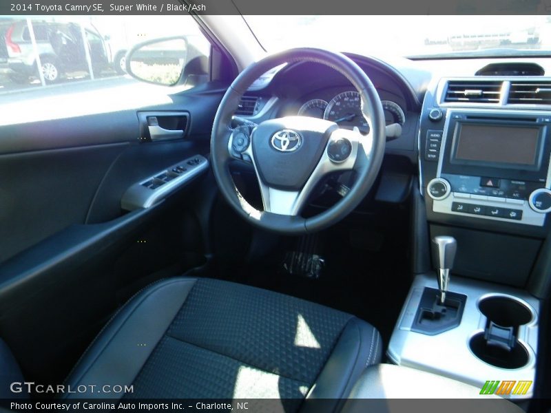 Super White / Black/Ash 2014 Toyota Camry SE