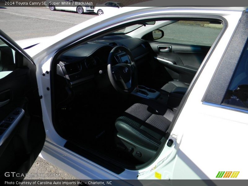 Super White / Black/Ash 2014 Toyota Camry SE
