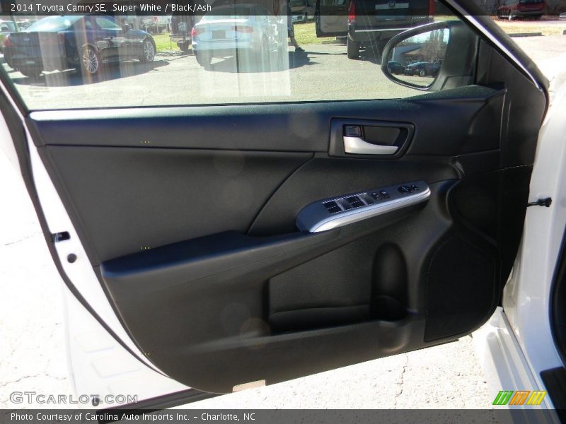 Super White / Black/Ash 2014 Toyota Camry SE