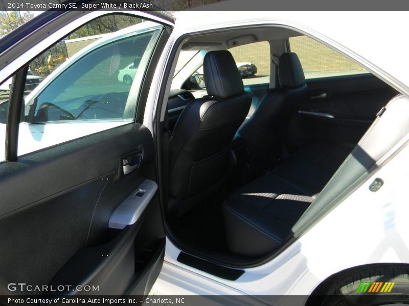 Super White / Black/Ash 2014 Toyota Camry SE