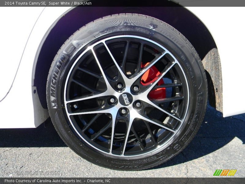 Super White / Black/Ash 2014 Toyota Camry SE