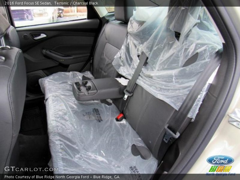 Tectonic / Charcoal Black 2016 Ford Focus SE Sedan