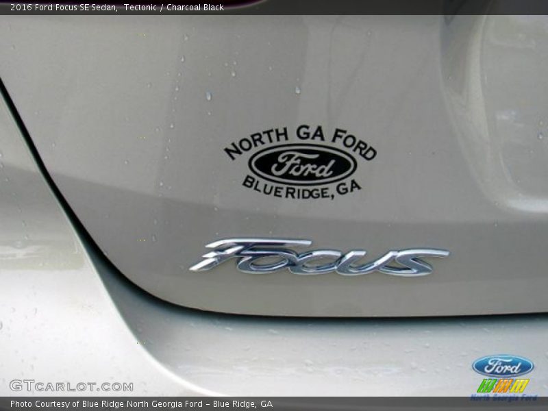 Tectonic / Charcoal Black 2016 Ford Focus SE Sedan