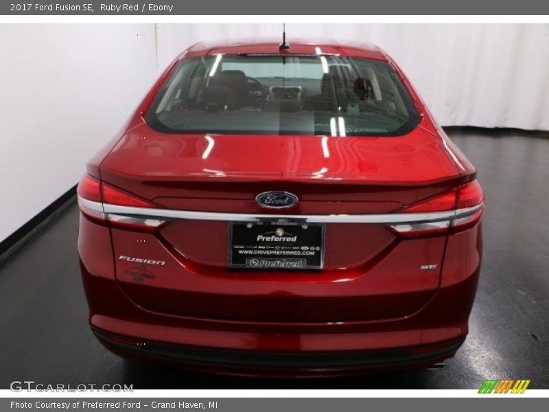 Ruby Red / Ebony 2017 Ford Fusion SE