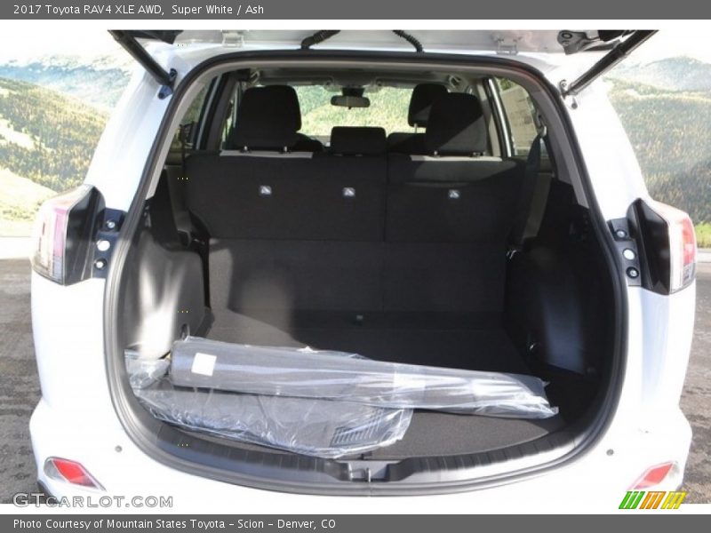 Super White / Ash 2017 Toyota RAV4 XLE AWD